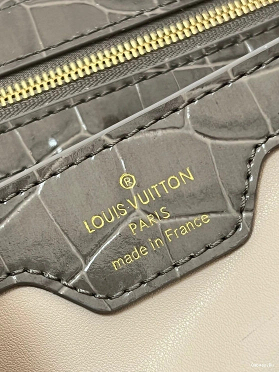 CAPUCINES LOUIS BB VUITTON 0425